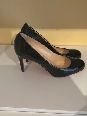 Size 38 Gorgeous Black Patent Leather Louboutin